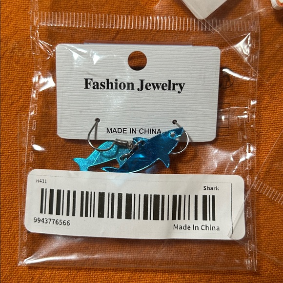 3 pairs new earrings sharks geese and snowmen - Picture 4 of 4